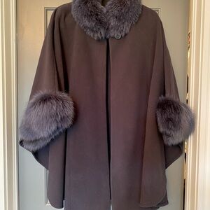 Cashmere cape with real fur trim